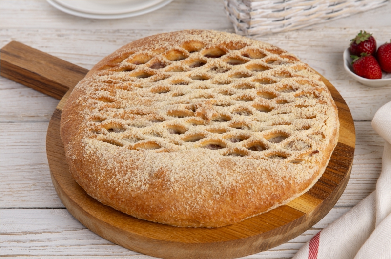 Пирог с бананом и клубникой