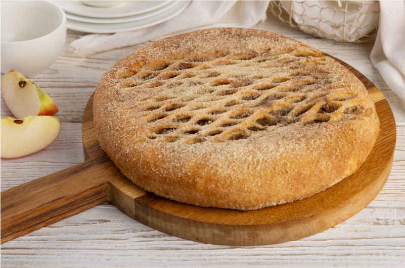 Пирог с яблоком и корицей